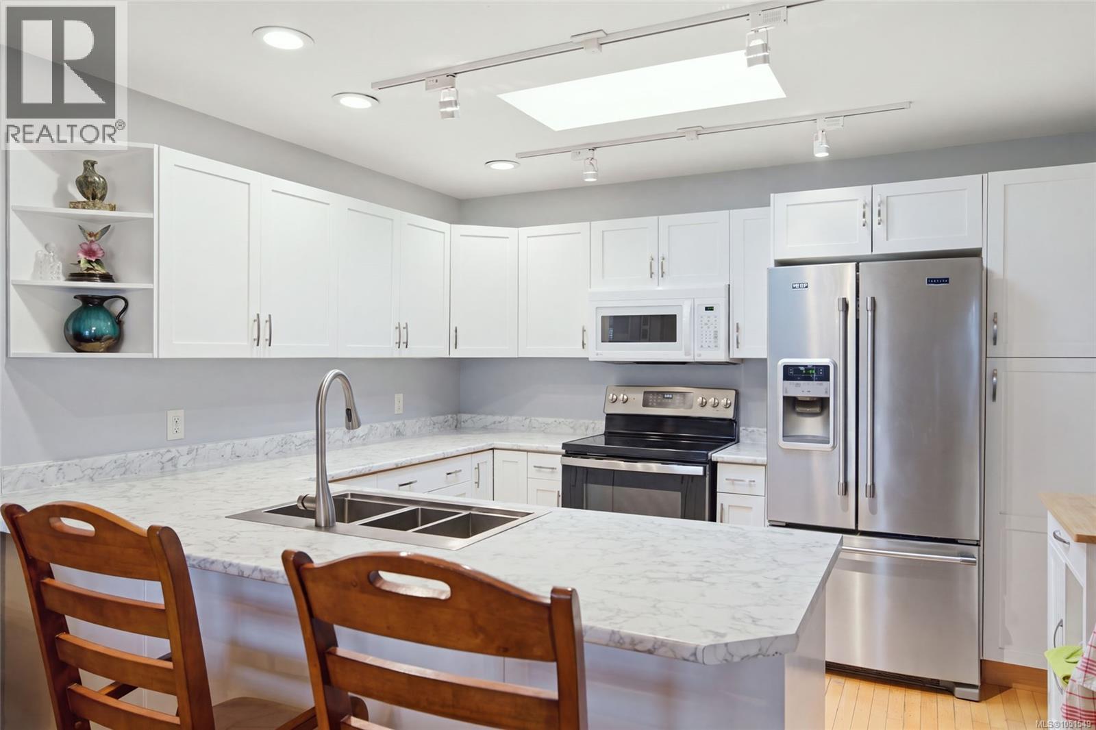 3948 Valewood Dr - Image 4
