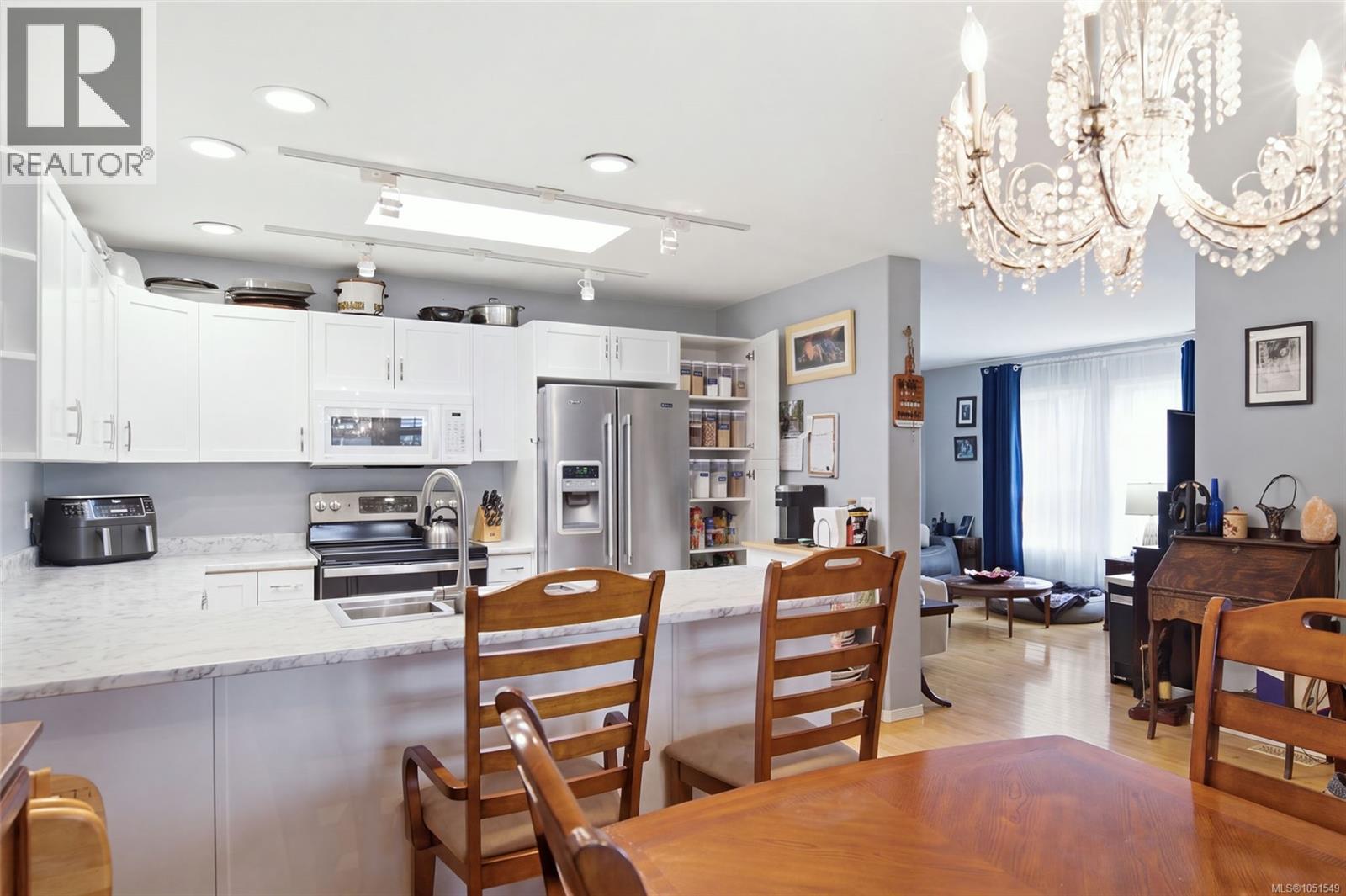 3948 Valewood Dr - Image 8