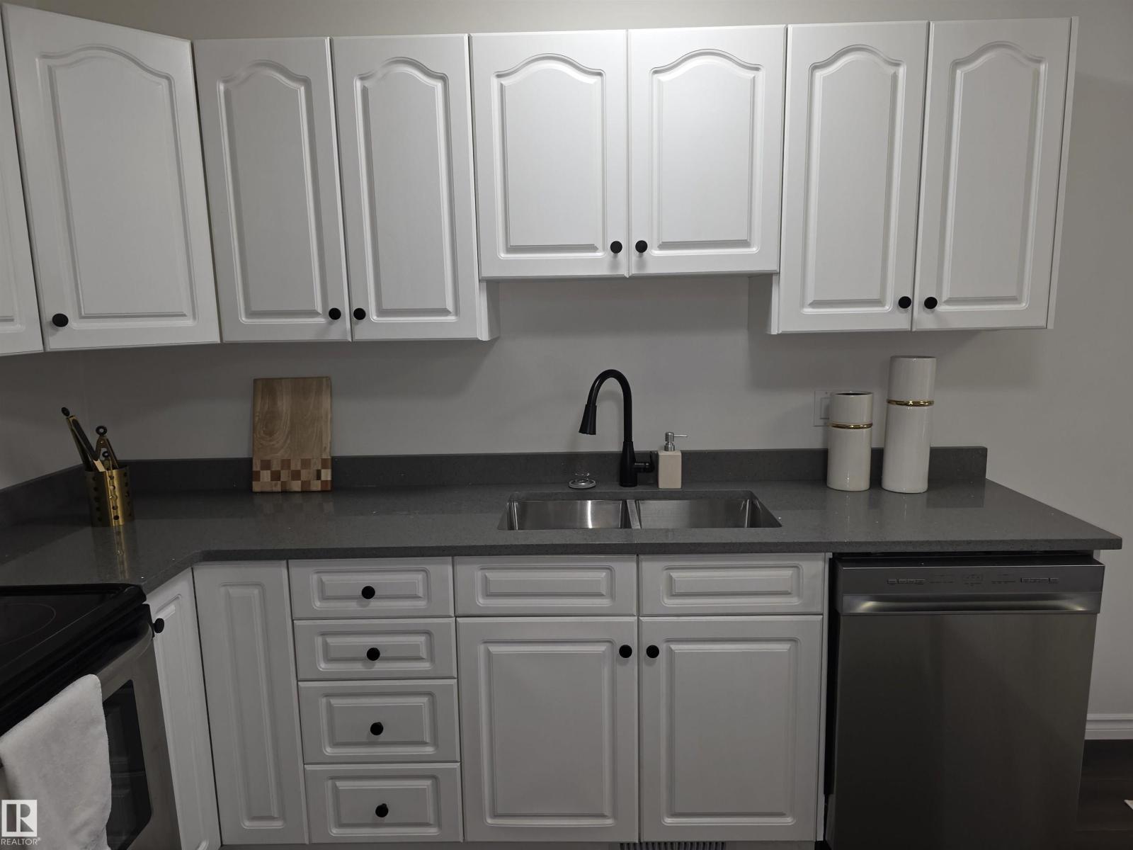 #6 16777 91 ST NW - 6