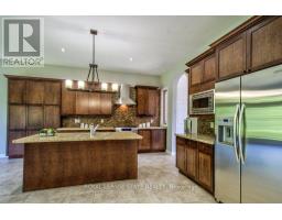 Kitchen - 104 Diiorio Circle, Hamilton, ON L9K1T2 Photo 8