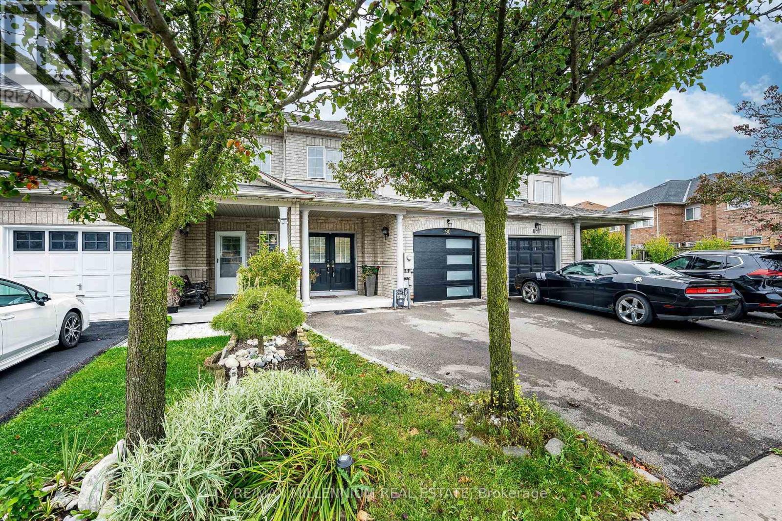 Photo 3 of 90 Ronan Crescent, Vaughan (Sonoma Heights)
