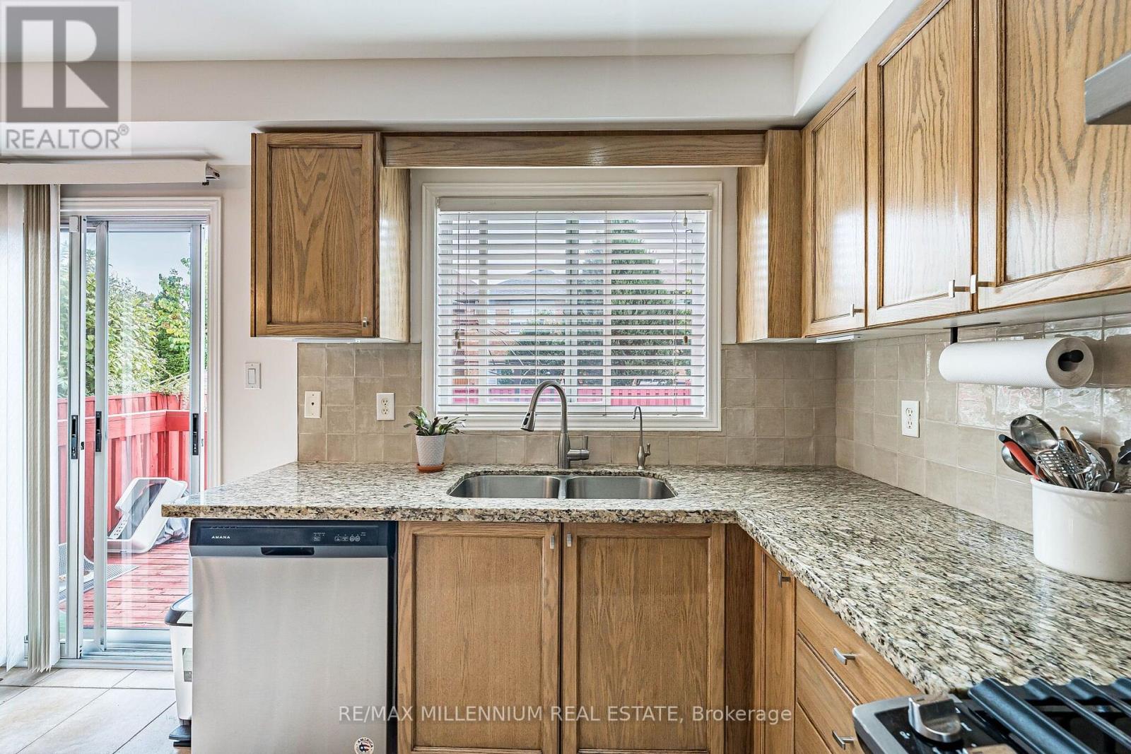 Photo 19 of 90 Ronan Crescent, Vaughan (Sonoma Heights)