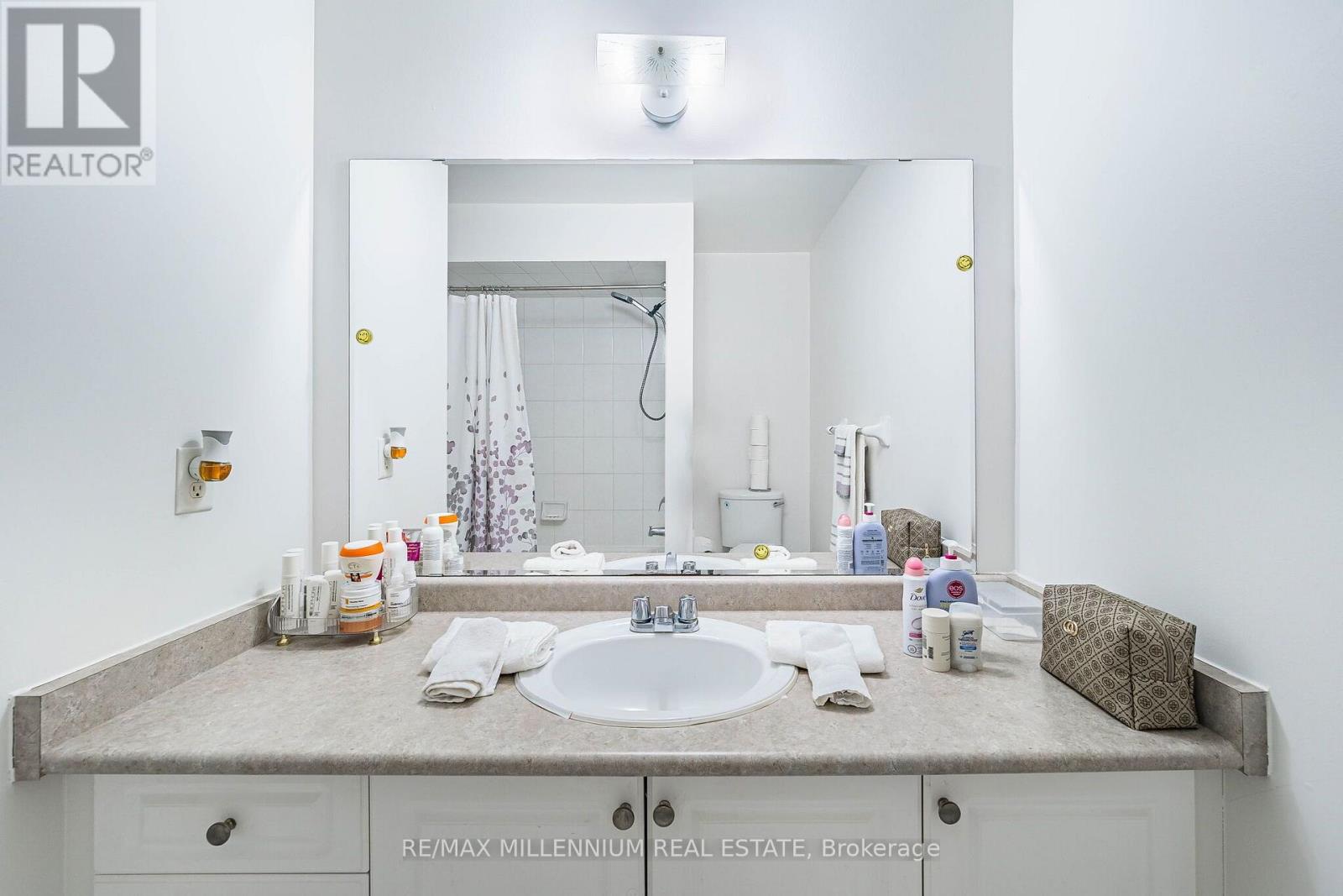 Photo 37 of 90 Ronan Crescent, Vaughan (Sonoma Heights)