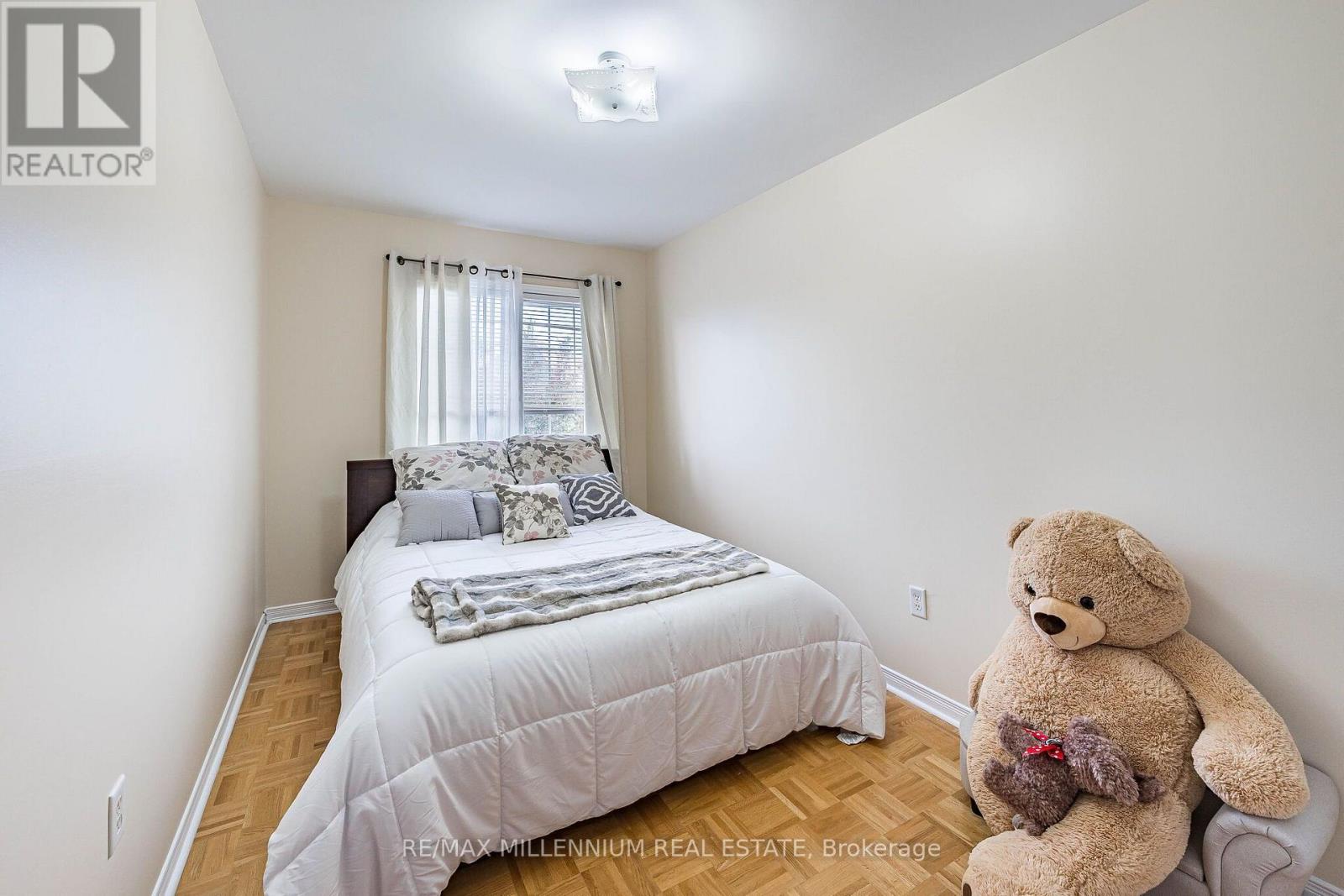 Photo 33 of 90 Ronan Crescent, Vaughan (Sonoma Heights)
