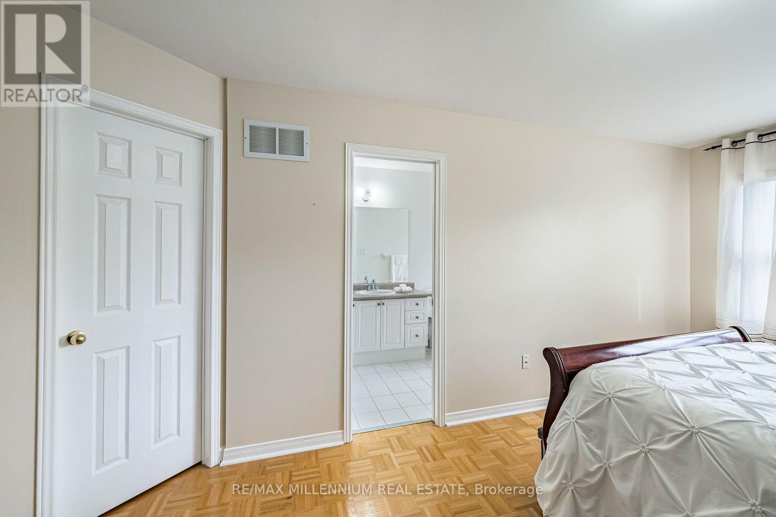 Photo 27 of 90 Ronan Crescent, Vaughan (Sonoma Heights)