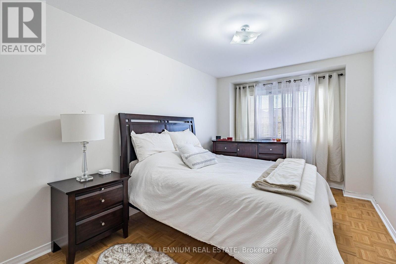 Photo 32 of 90 Ronan Crescent, Vaughan (Sonoma Heights)