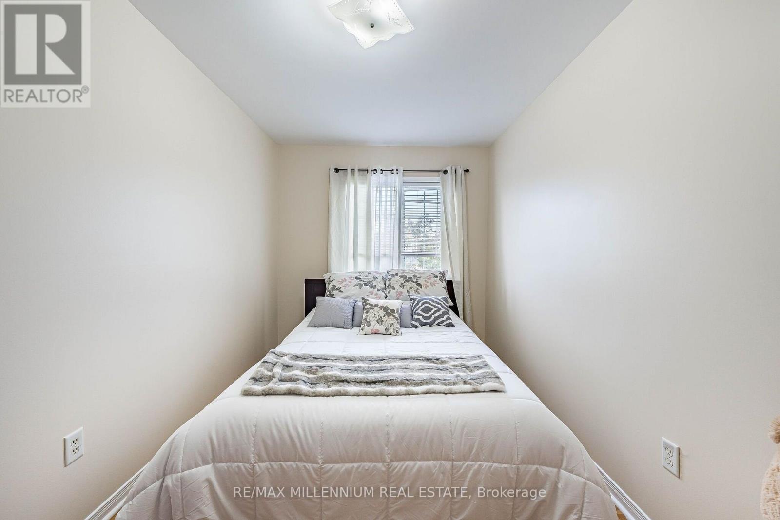 Photo 34 of 90 Ronan Crescent, Vaughan (Sonoma Heights)