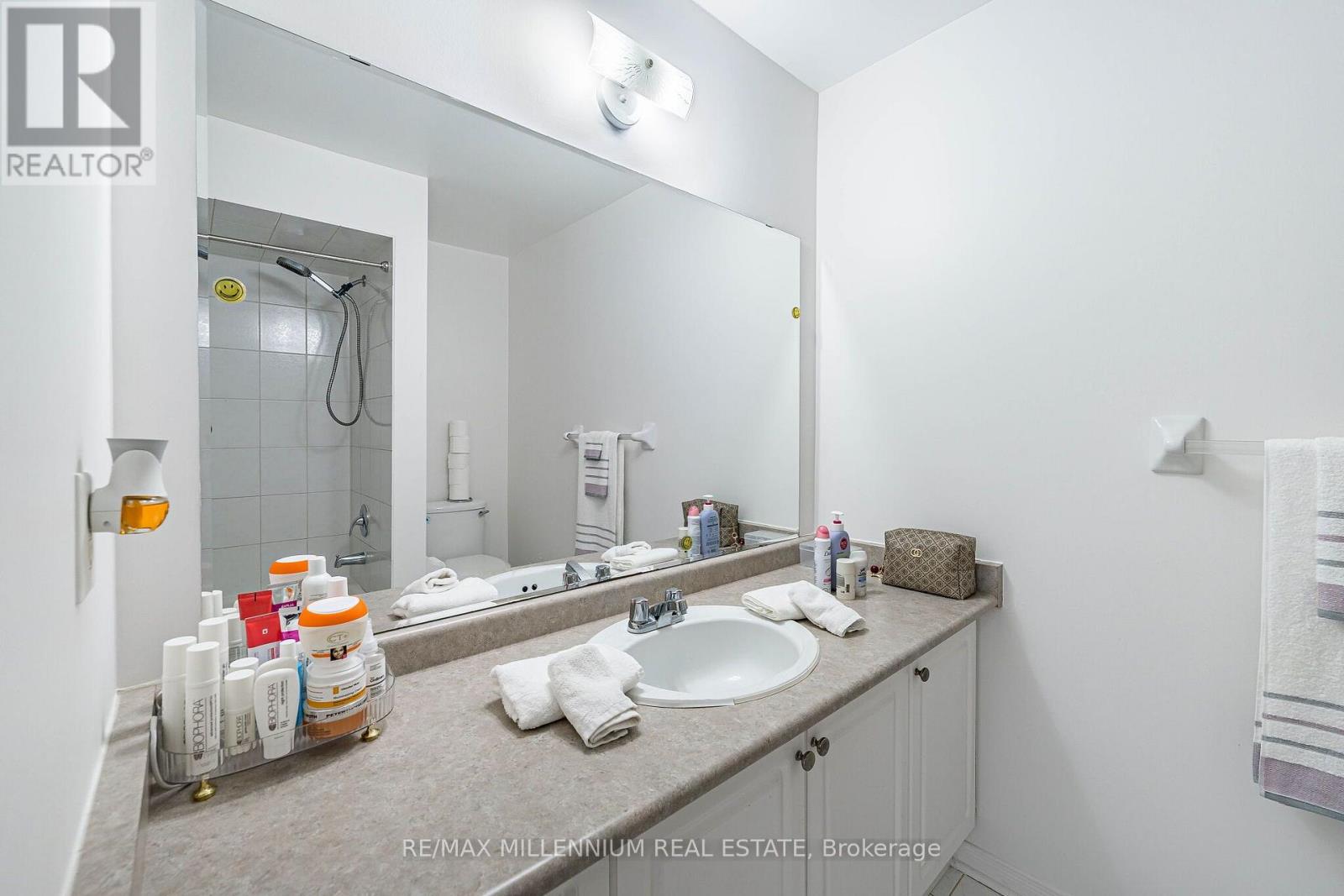 Photo 36 of 90 Ronan Crescent, Vaughan (Sonoma Heights)