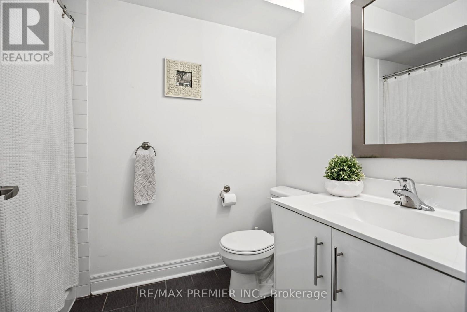 Photo 32 of 37 Nease Lane, Vaughan (West Woodbridge)