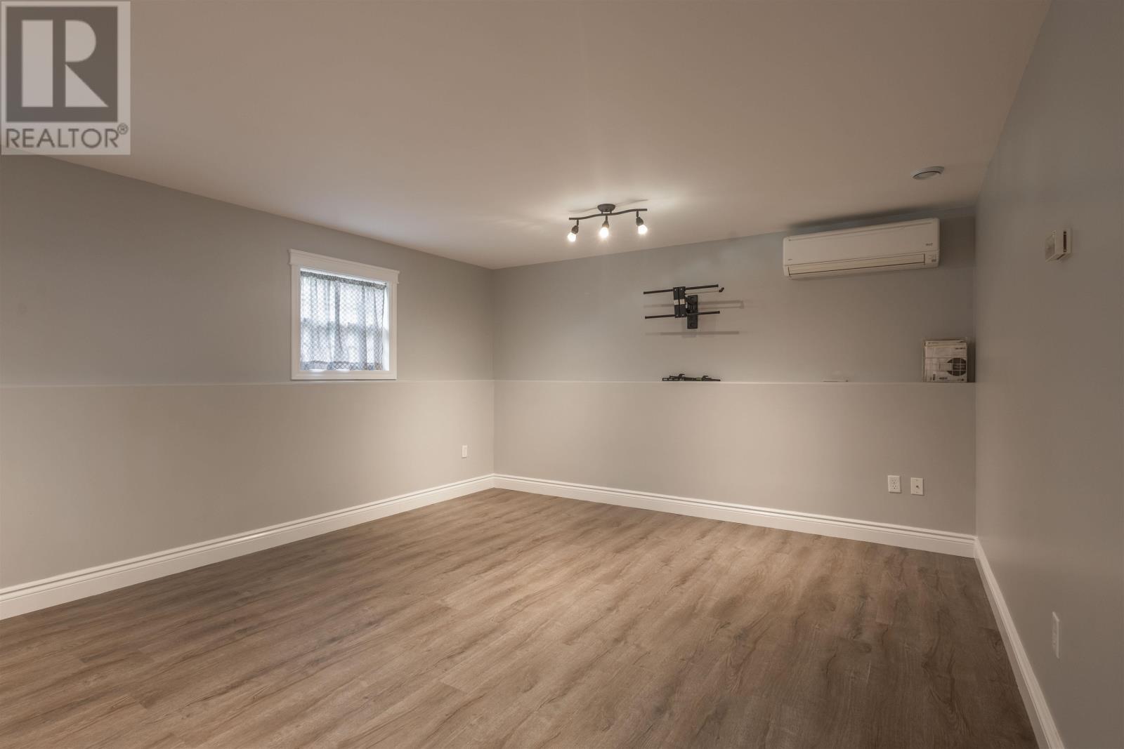 35 Barbour Circle - 40