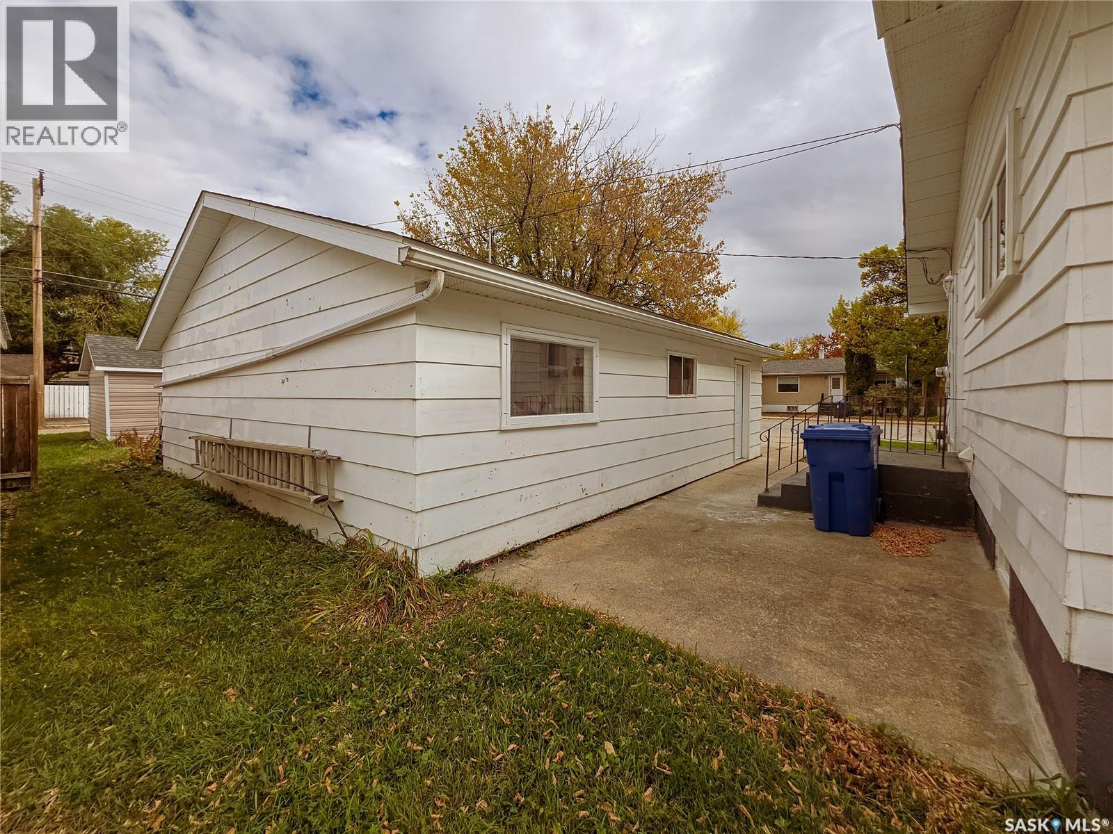 202 7th AVENUE W - 4