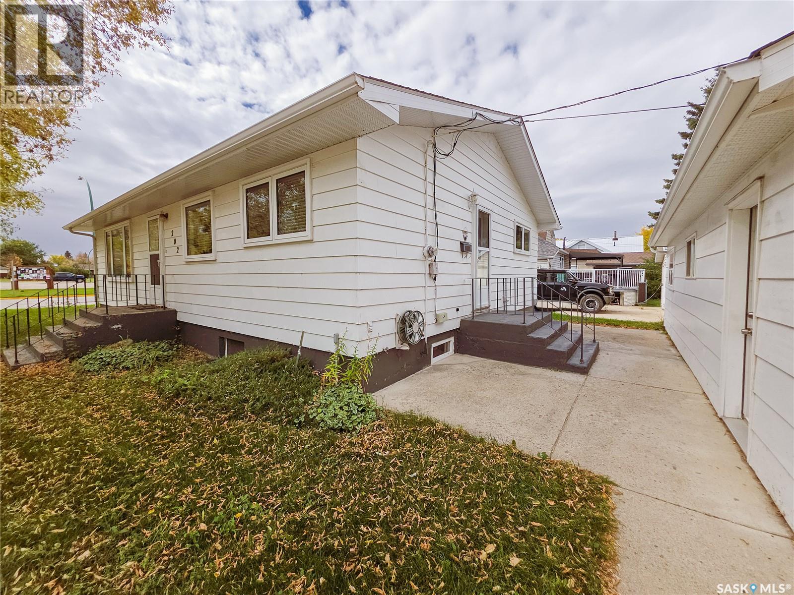 202 7th AVENUE W - 7