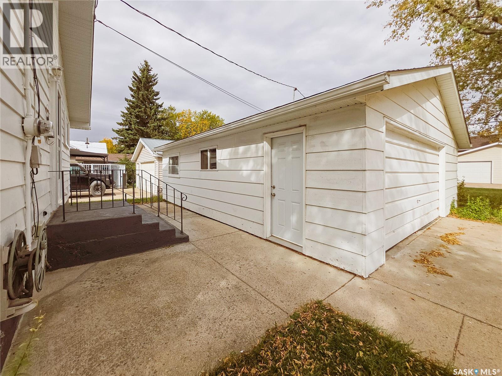 202 7th AVENUE W - 8