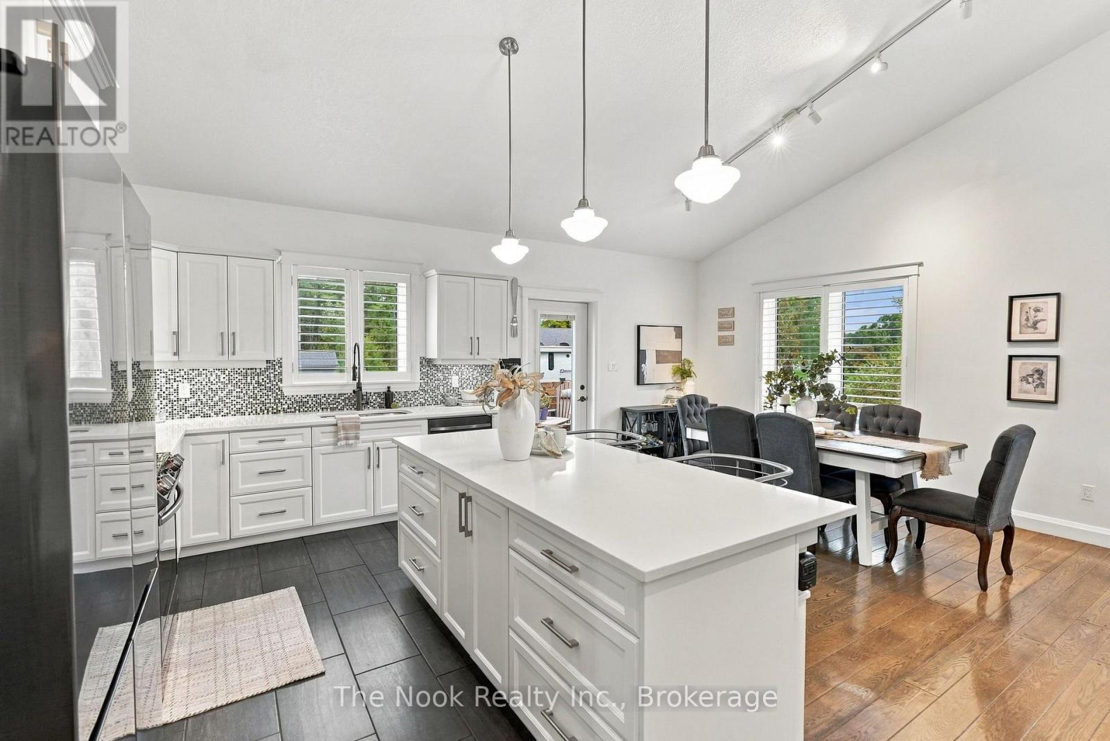 21611 Loyalist Parkway, Prince Edward County, ON photo 14