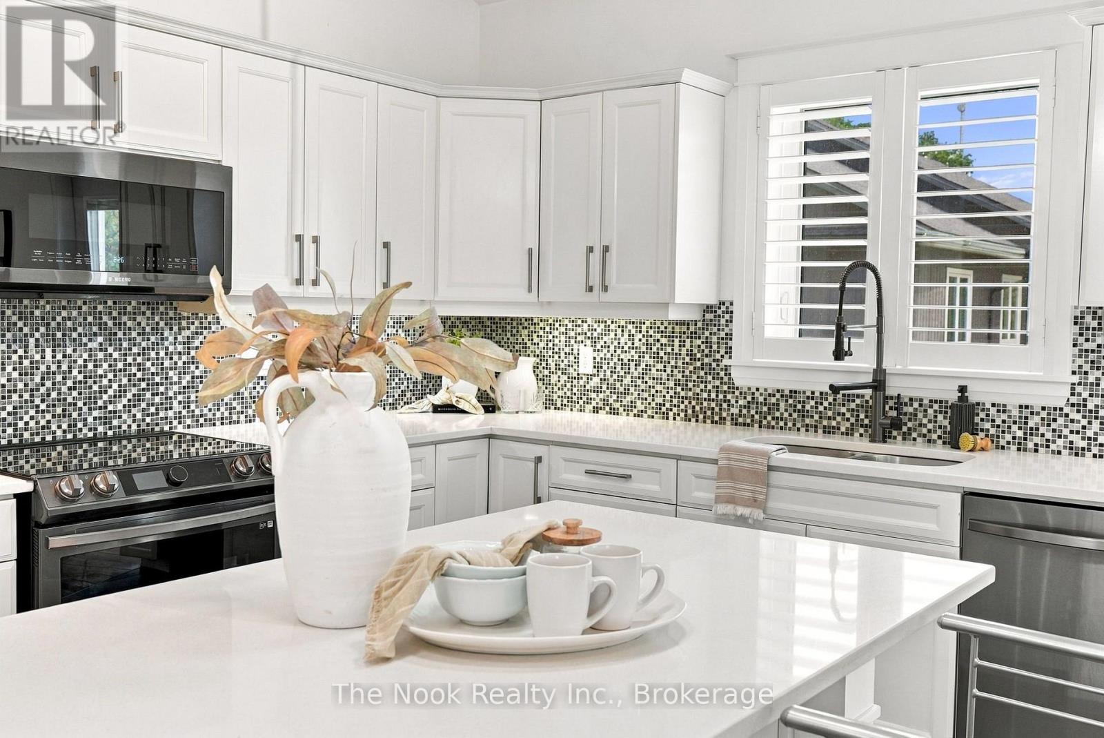 21611 Loyalist Parkway, Prince Edward County, ON photo 16