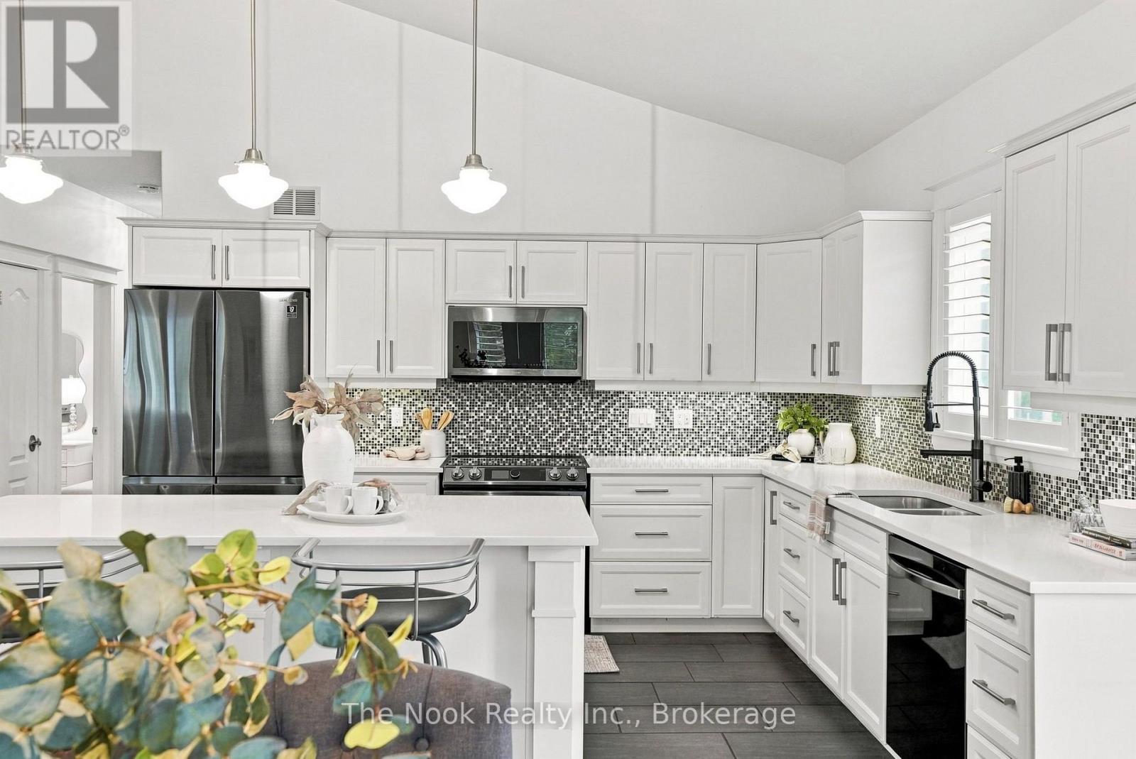 21611 Loyalist Parkway, Prince Edward County, ON photo 17