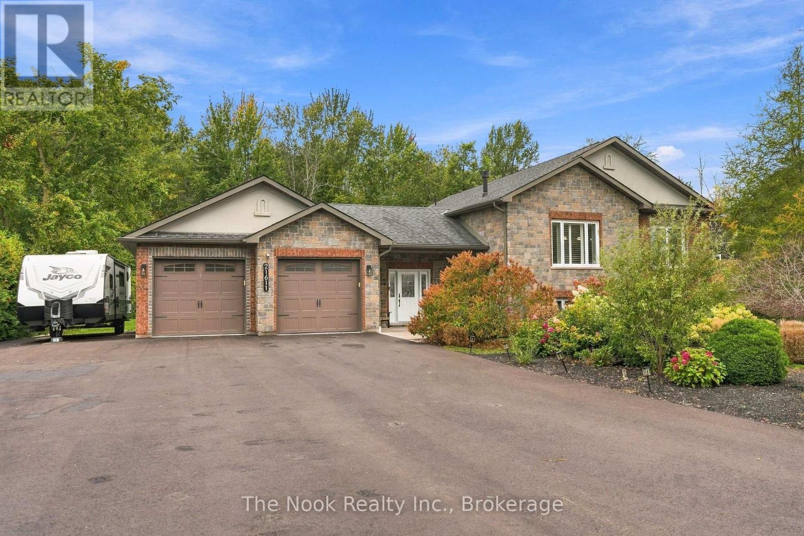 21611 Loyalist Parkway, Prince Edward County, ON photo 2