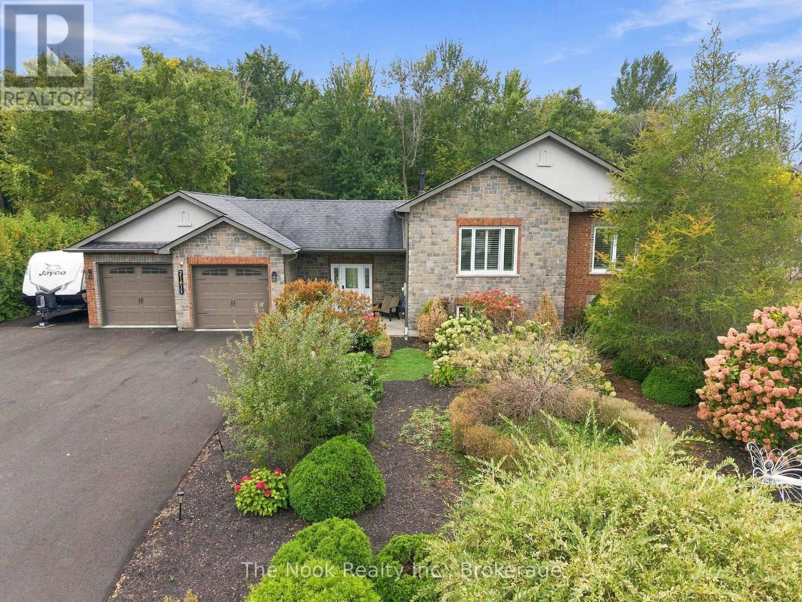 21611 Loyalist Parkway, Prince Edward County, ON photo 6
