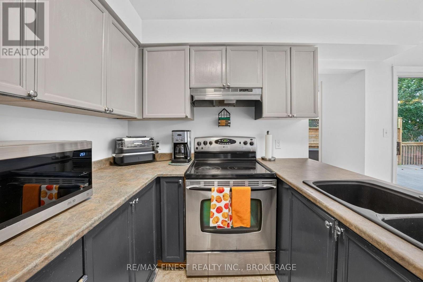853 APPLE DOWN DRIVE - Image 12