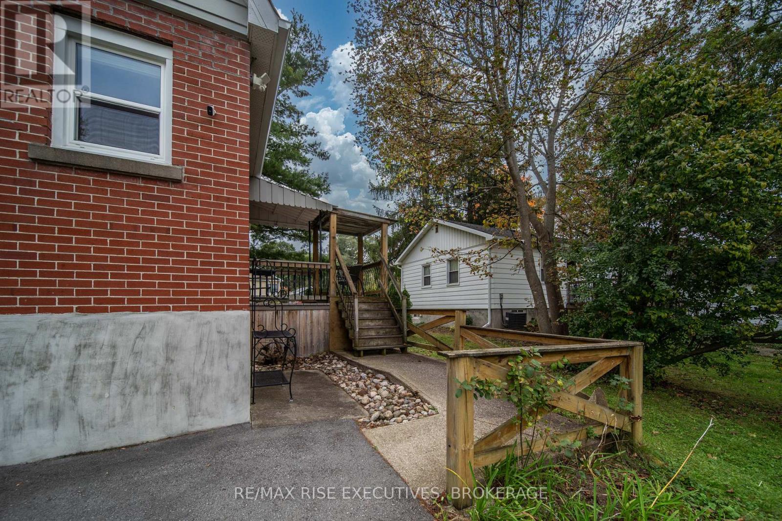 130 FLORENCE STREET - Image 34
