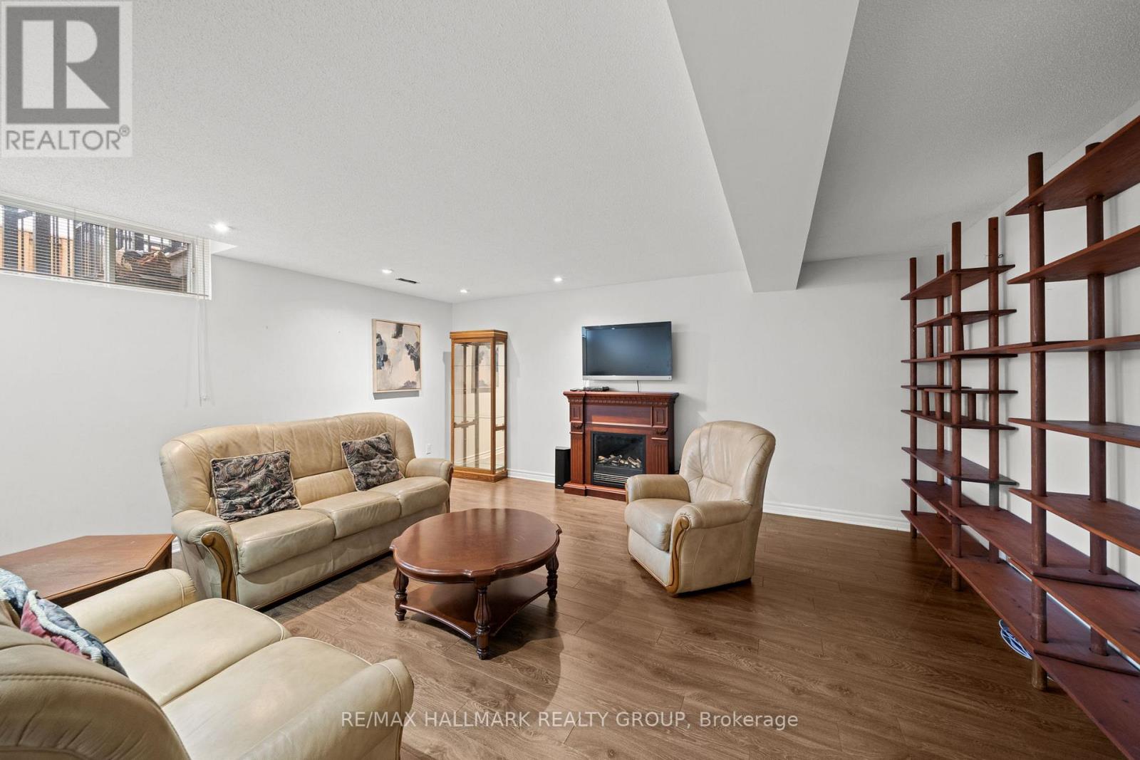 #19 1240 KILBORN PLACE - 29