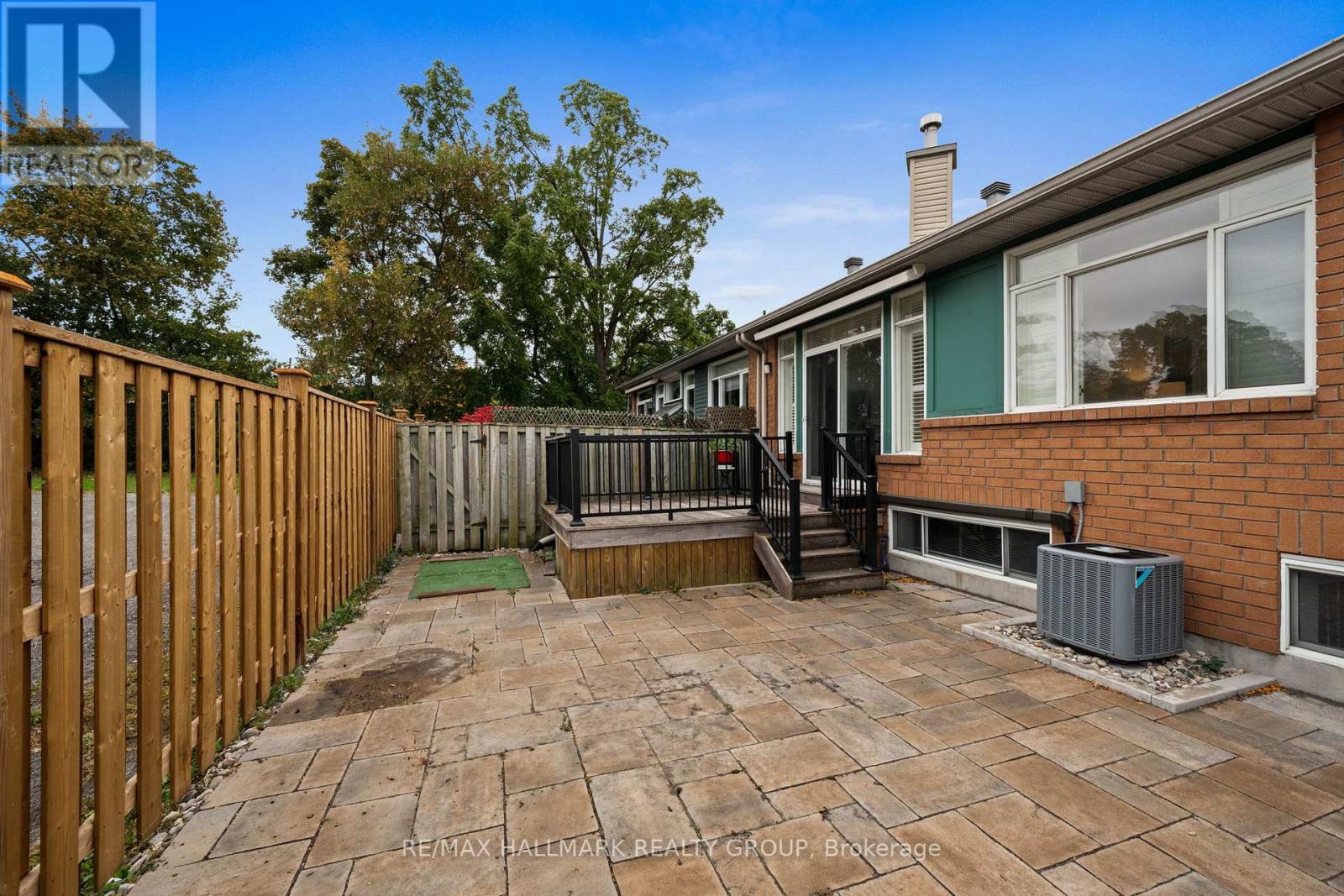 #19 1240 KILBORN PLACE - 37