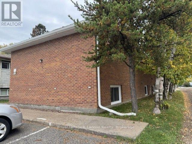 639 MCKELLAR STREET N - Image 12