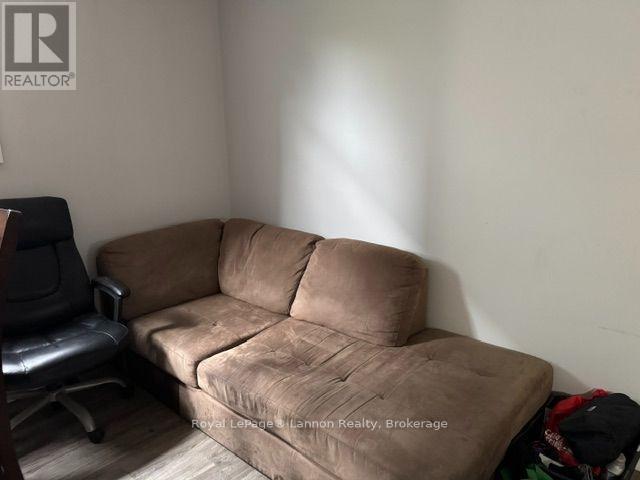 639 MCKELLAR STREET N - 3