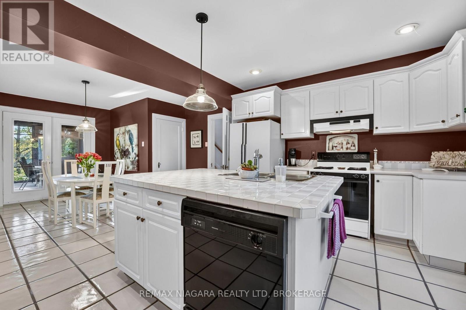 1577 GREGORY ROAD - 11