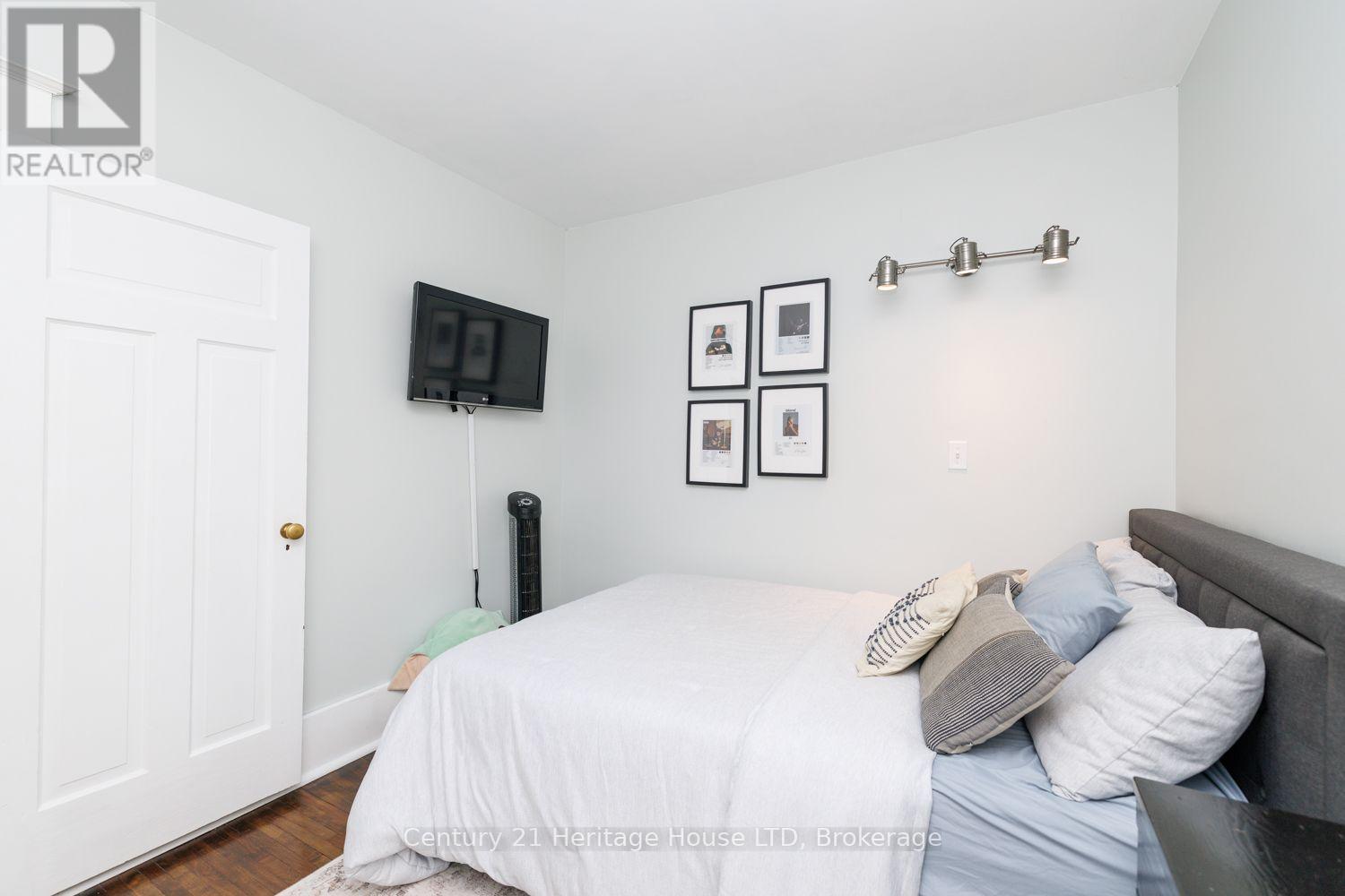 3426 King Street South — photo 21
