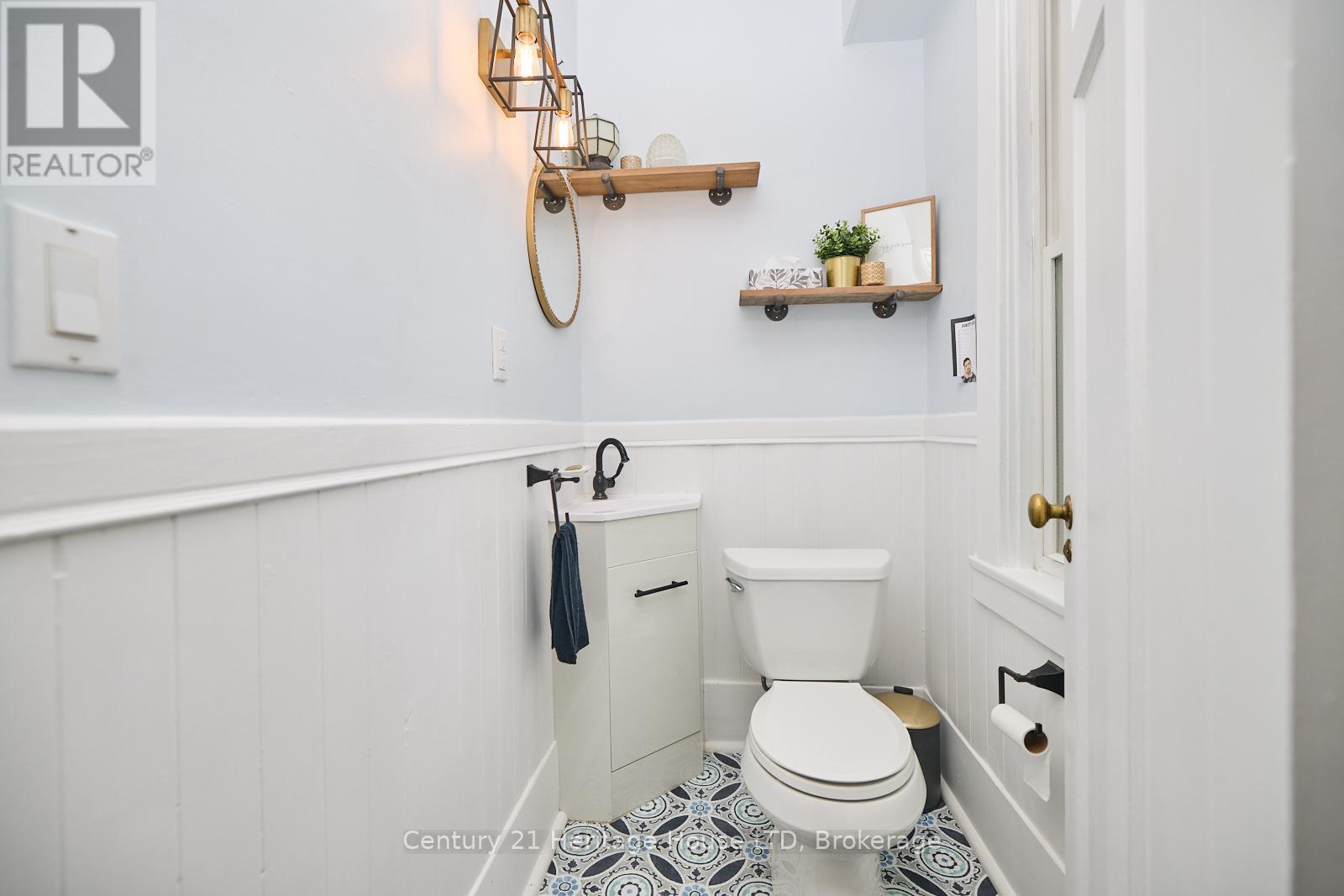 3426 King Street South — photo 23