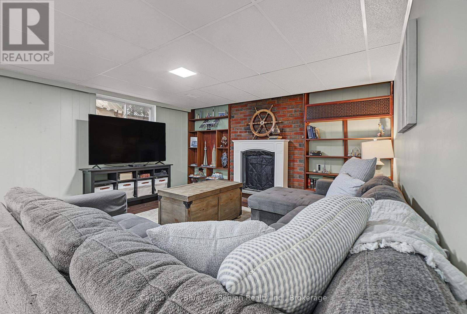267 BARBER AVENUE - 27