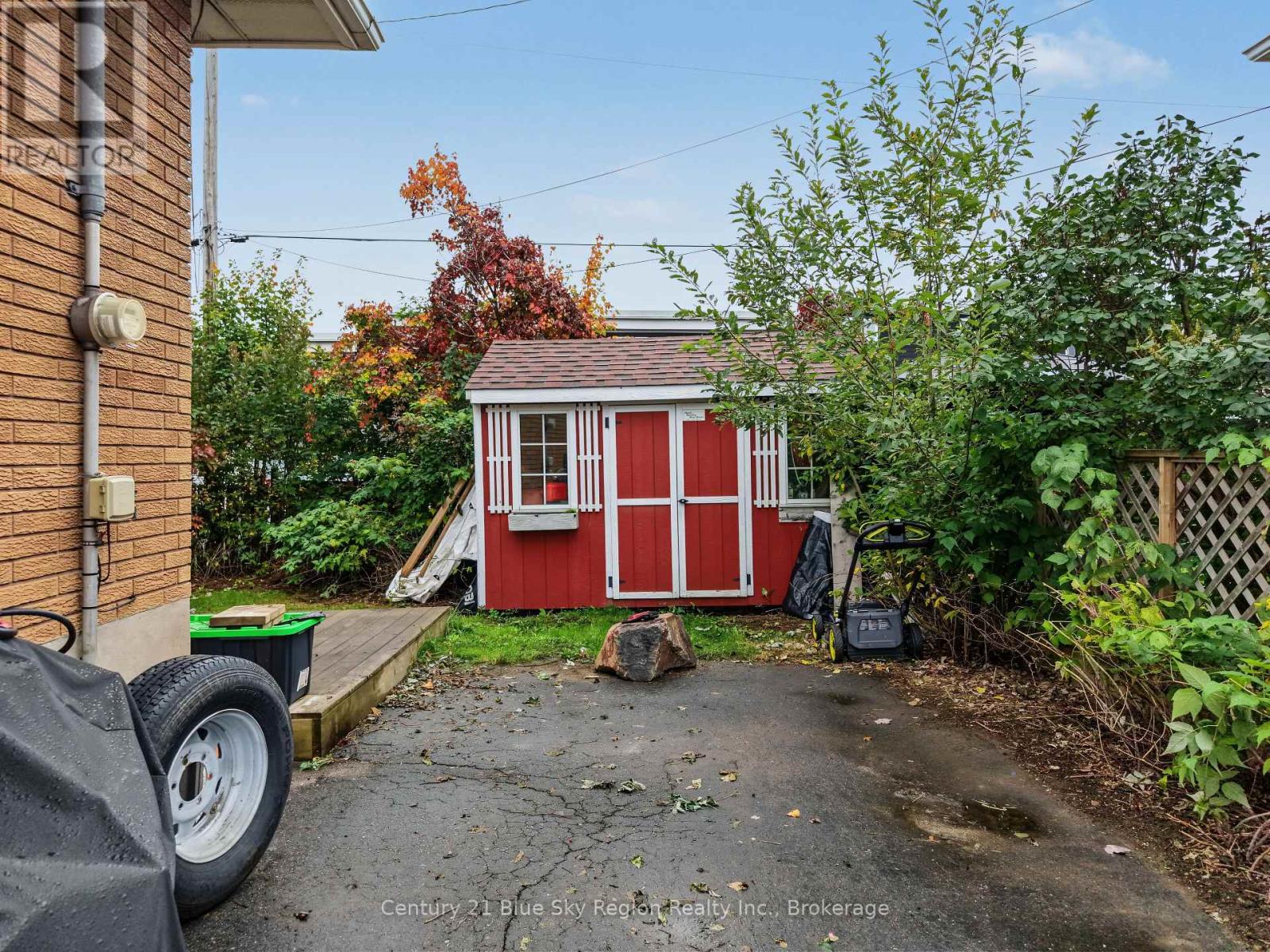 267 BARBER AVENUE - 41