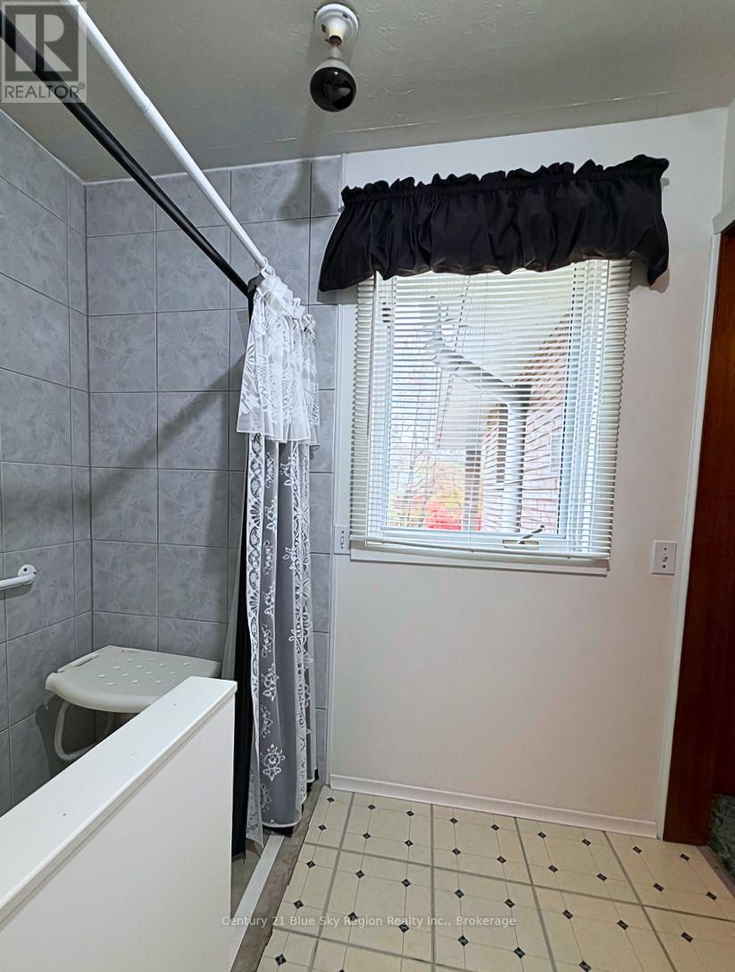 540 BISSETT STREET - 22