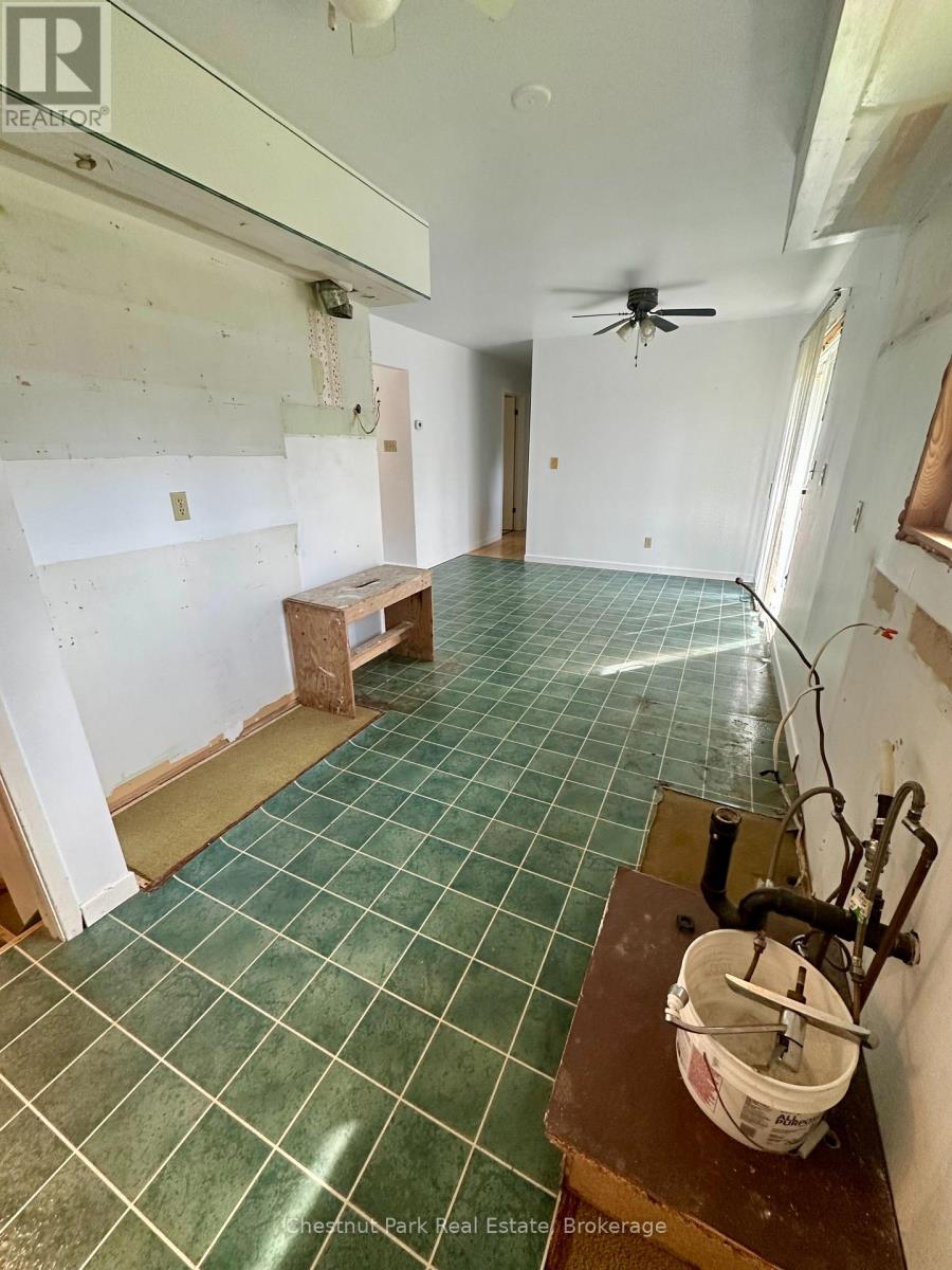 14 Brock Crescent, Collingwood photo 6