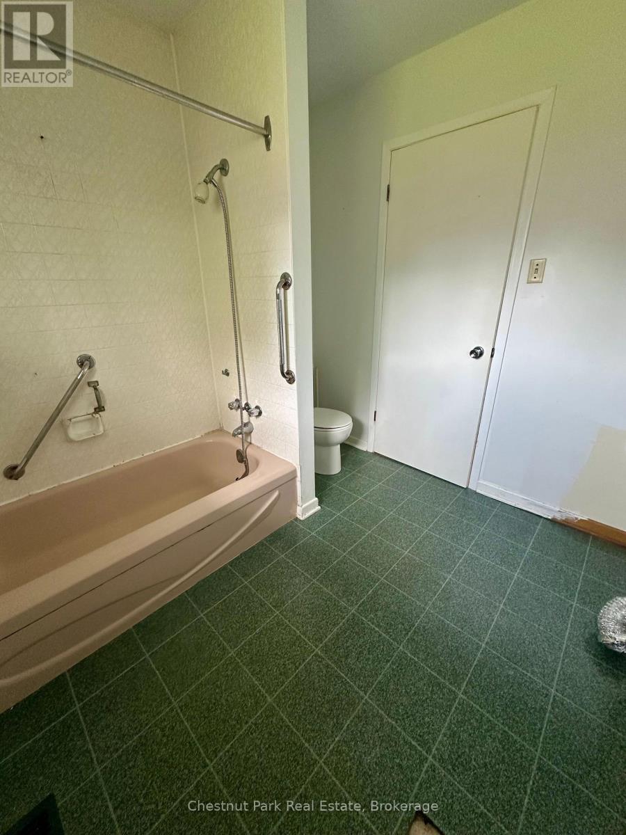 14 Brock Crescent, Collingwood photo 8