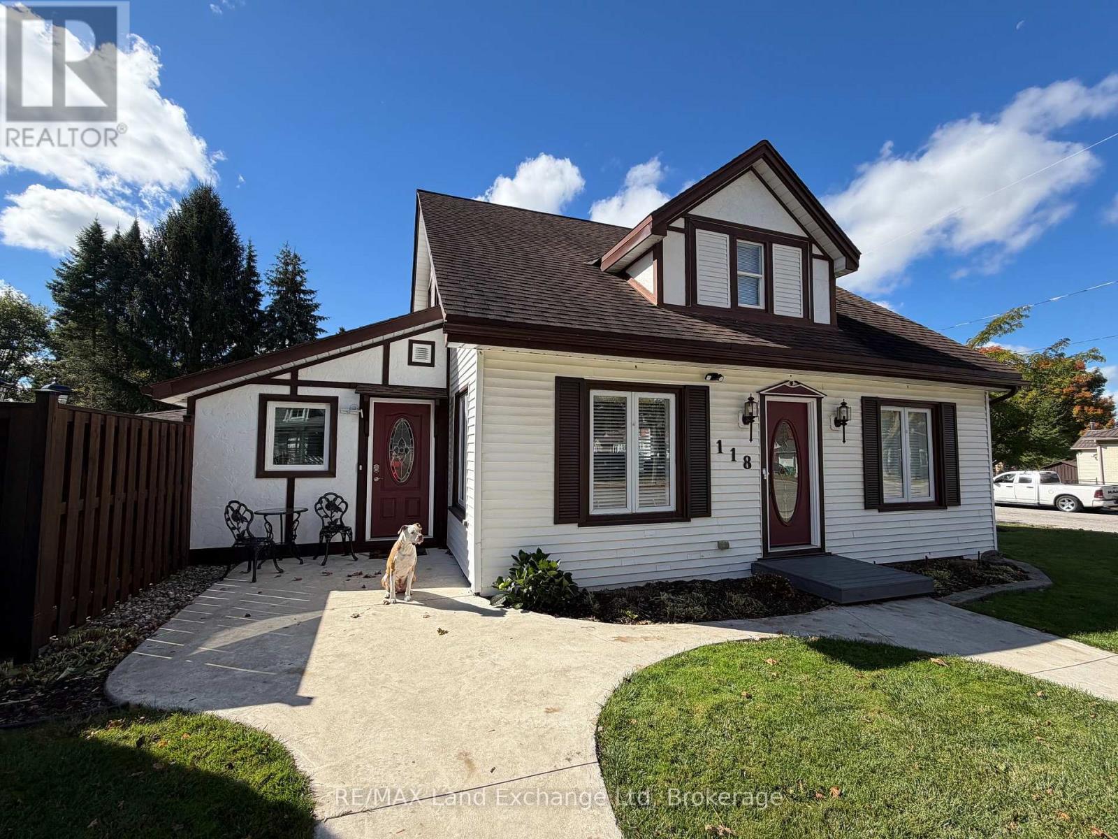 118 VICTORIA STREET E - 1