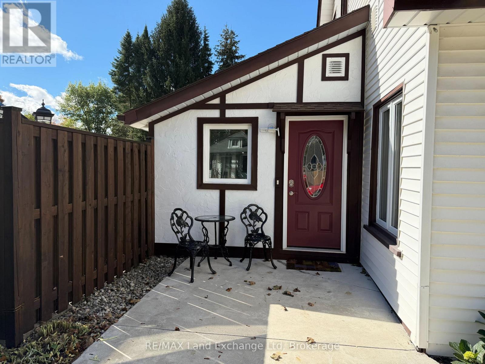 118 VICTORIA STREET E - 2