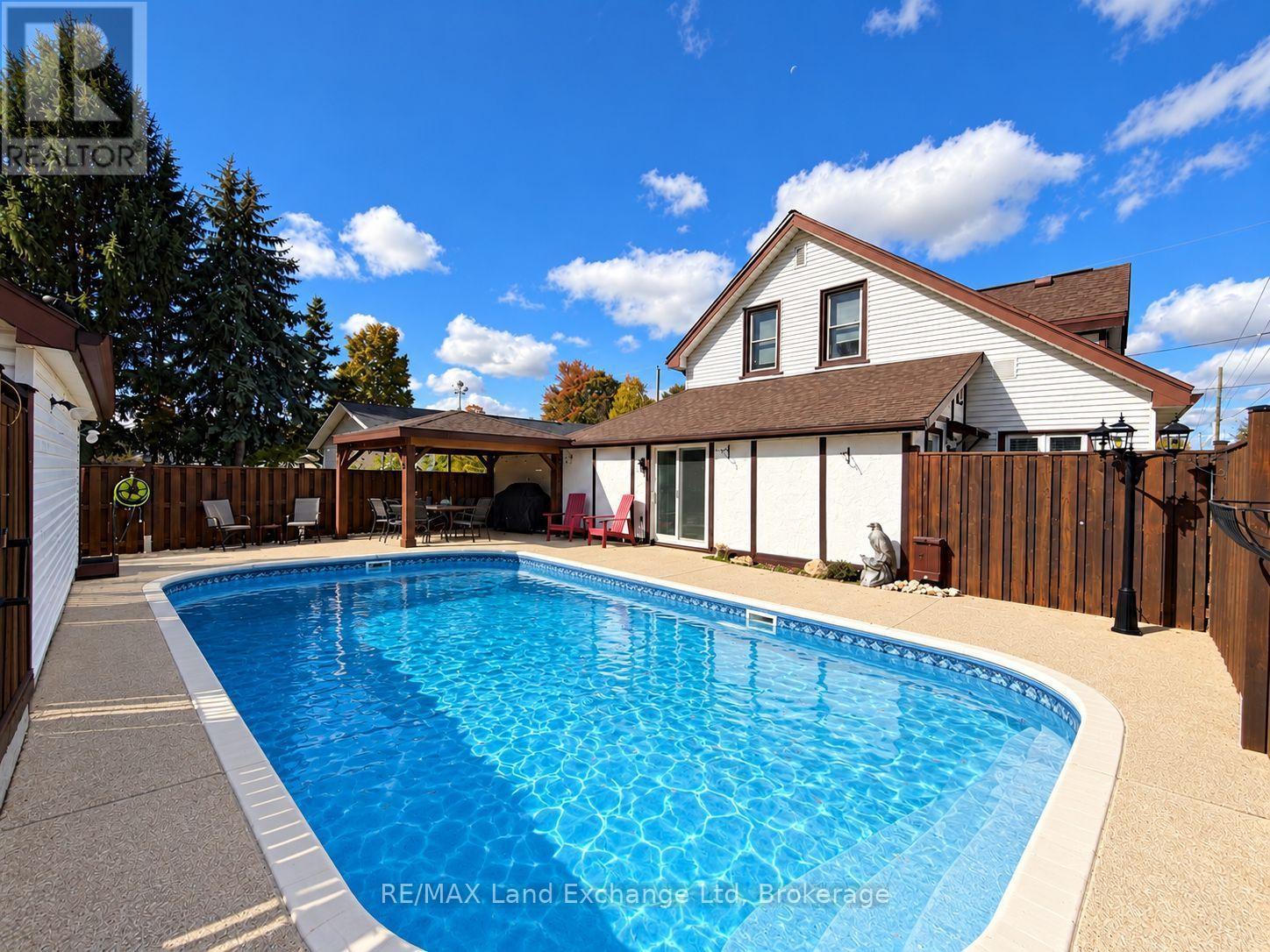 118 VICTORIA STREET E - 34