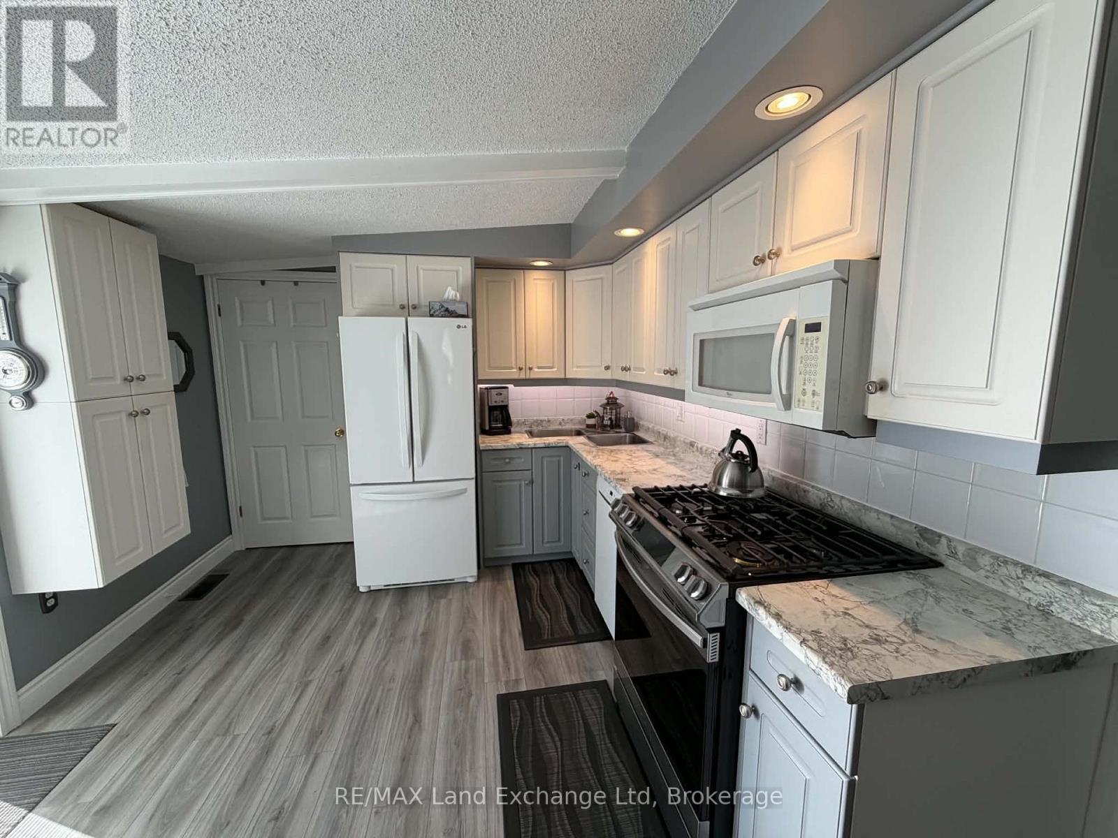 118 VICTORIA STREET E - Image 6