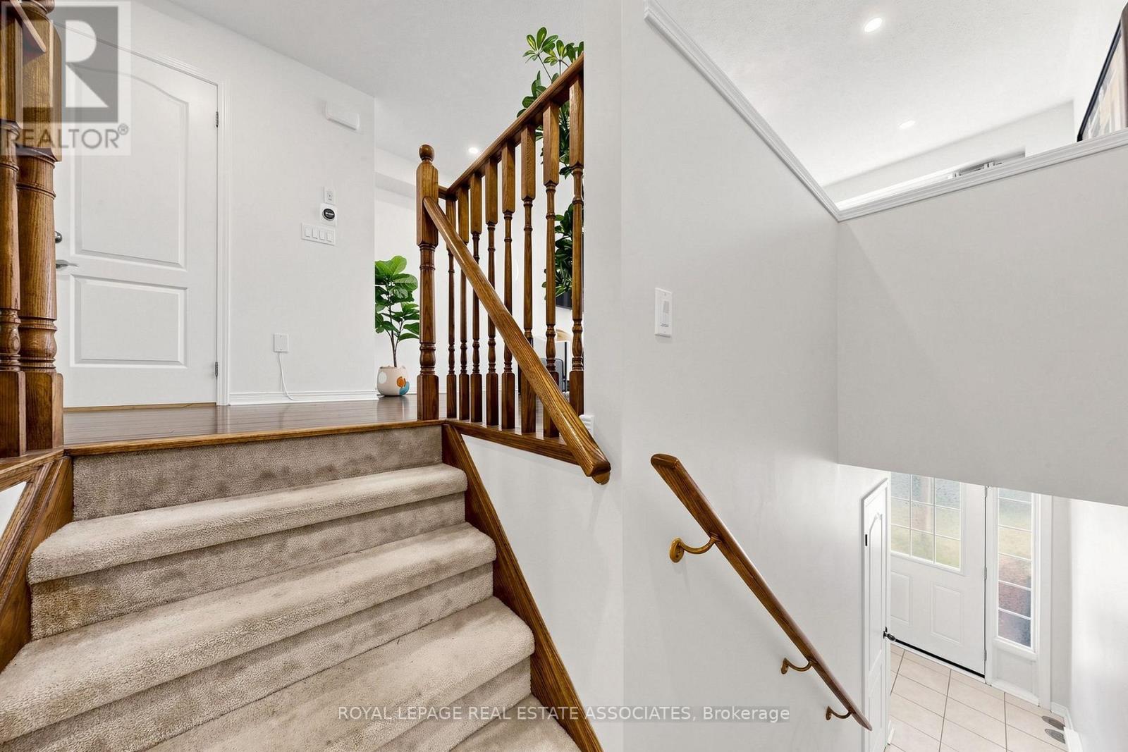 22 Benjamin Way, Whitby, ON photo 10