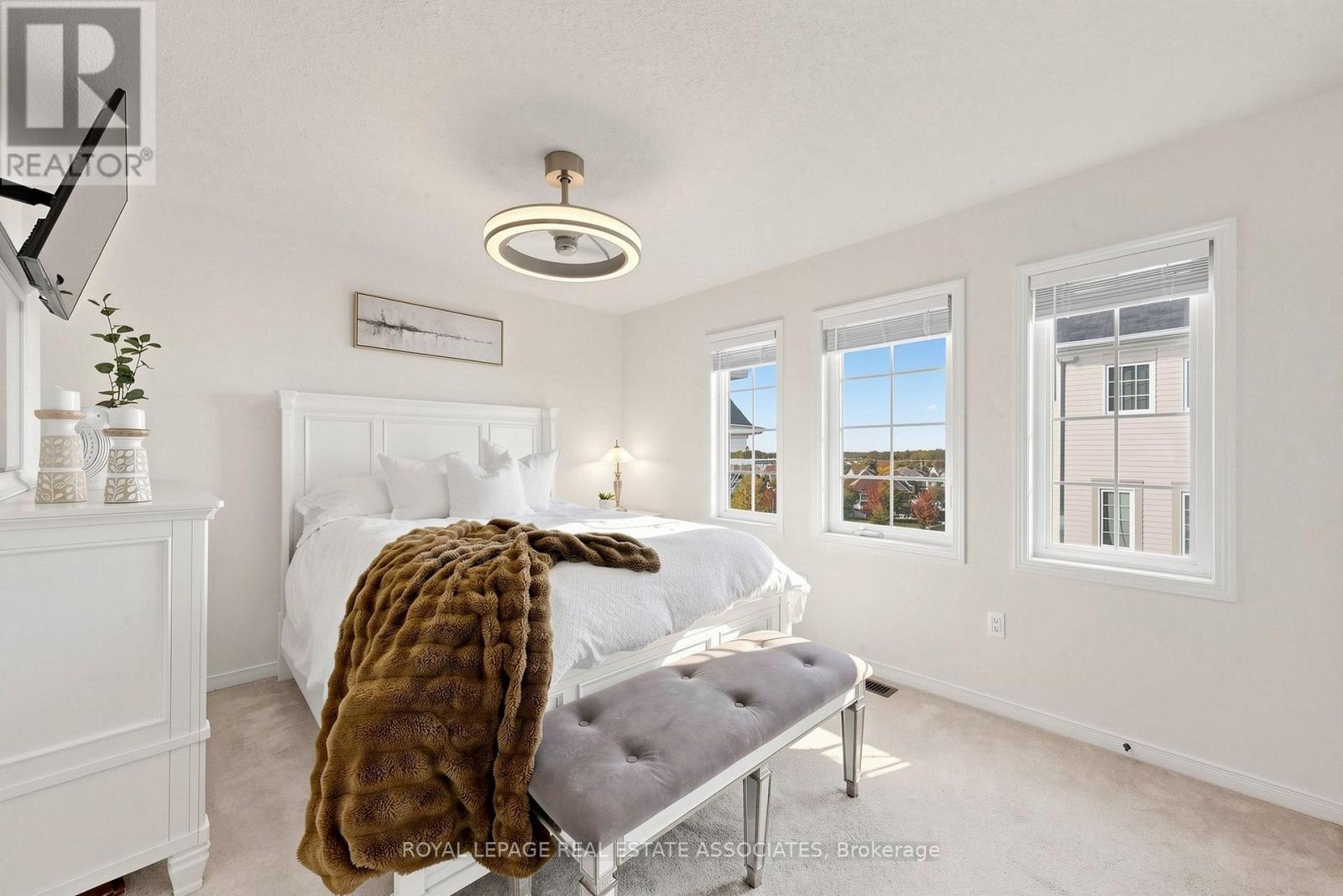 22 Benjamin Way, Whitby, ON photo 29