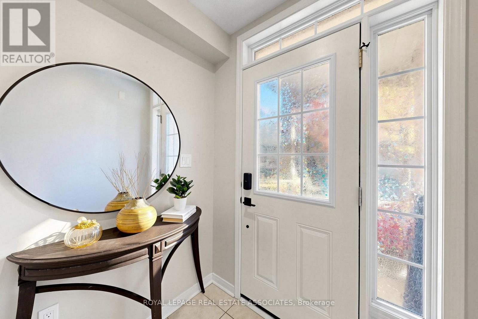 22 Benjamin Way, Whitby, ON photo 4