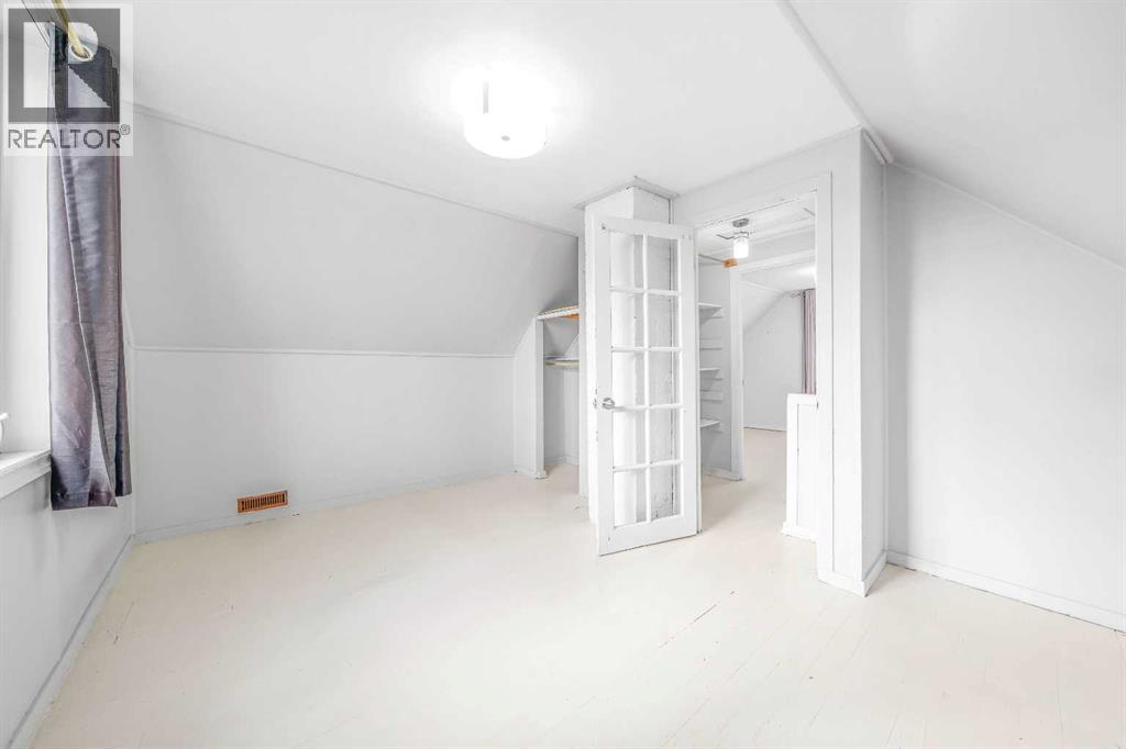 106 8 Avenue W - 19