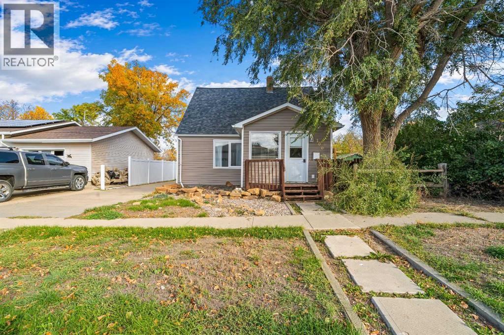 106 8 Avenue W - 2