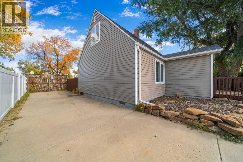 106 8 Avenue W - 28