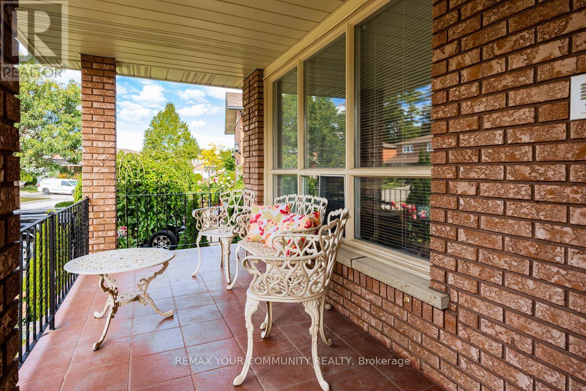 55 Thistle Ridge Drive, Vaughan, ON photo 3
