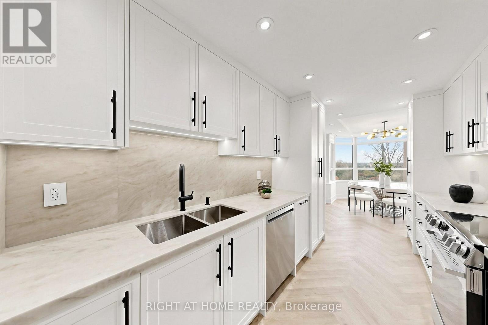 #1506 7 TOWNSGATE DRIVE - 15