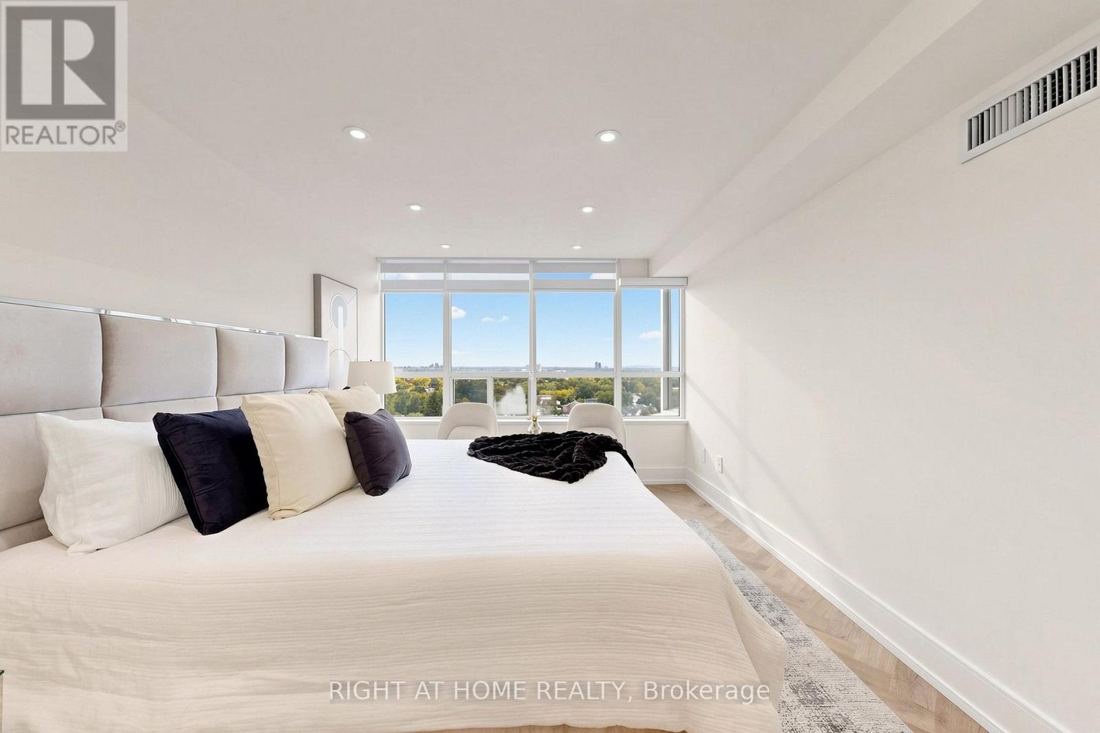 #1506 7 TOWNSGATE DRIVE - 25