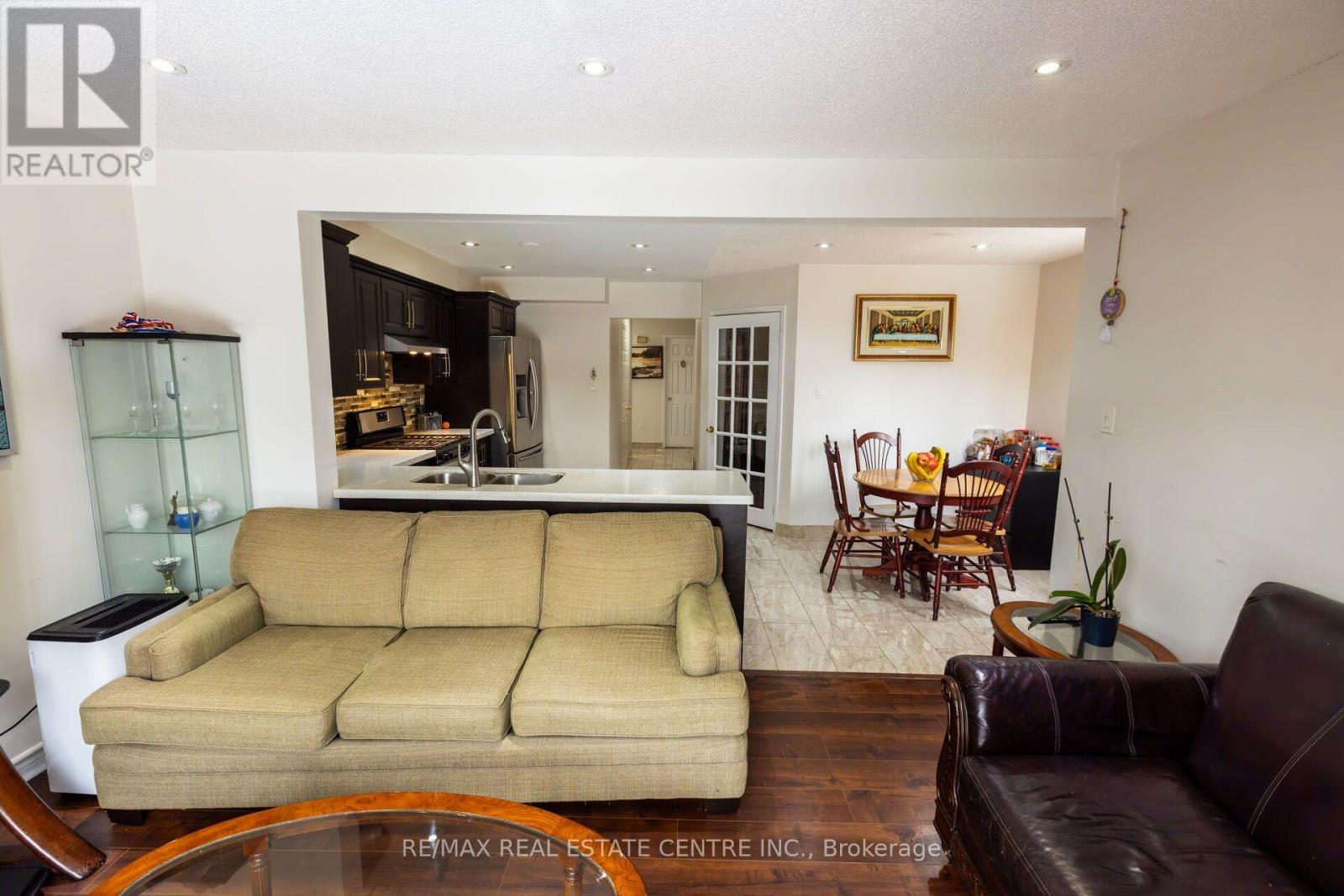 42 Wooliston Crescent, Brampton, ON photo 4